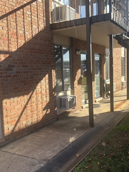 Building Photo - 2601 Hillsboro Pike