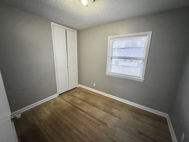 Building Photo - 3588 Hendricks Ave