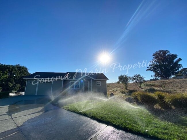 Building Photo - ~ Country Home ~ 2 Bedrooms & 2 Full Bathrooms with Attached Garage ~ Gated Community