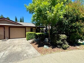 Building Photo - 2/2 duplex in Fair Oaks