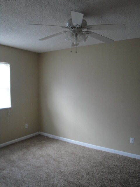 Building Photo - CLOSE TO SHOPPING AND SCHOOLS AVAIL OCTOBE...