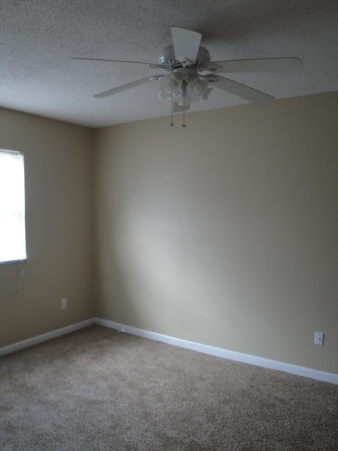 Building Photo - CLOSE TO SHOPPING AND SCHOOLS AVAIL OCTOBER 2nd