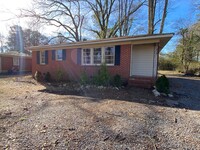 Building Photo - 3 Bedrooms, 1 Bathroom - Home in West Rome!