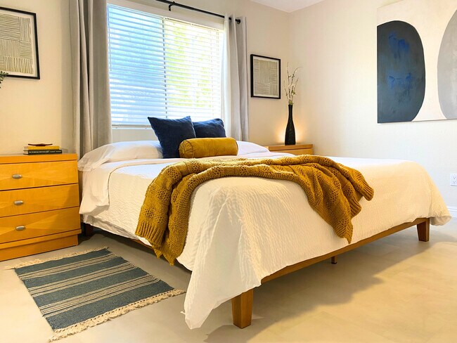 Building Photo - 1778 W 28th St