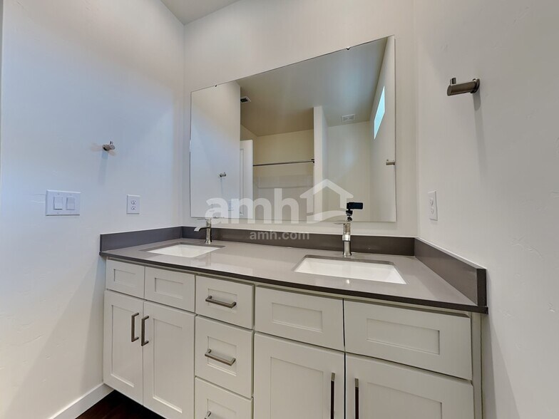 Building Photo - 9396 W Shumard St