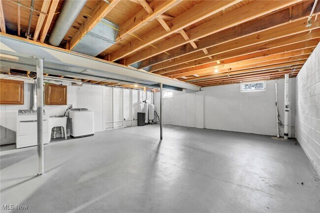 Building Photo - 5601 Sunset Dr