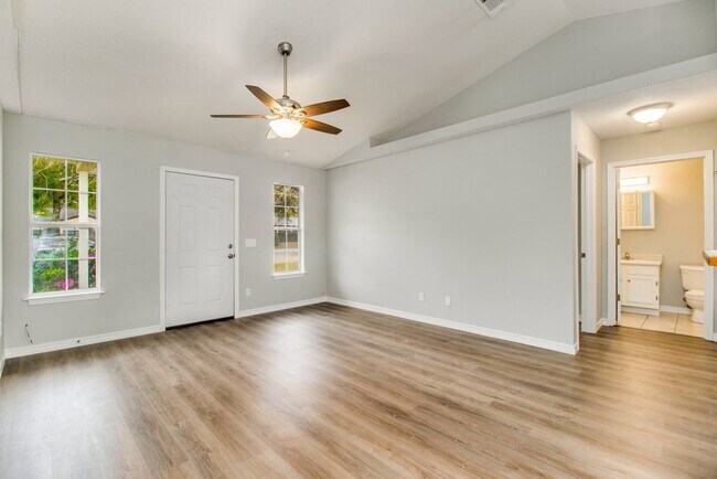 Building Photo - 1015 Sable Dr