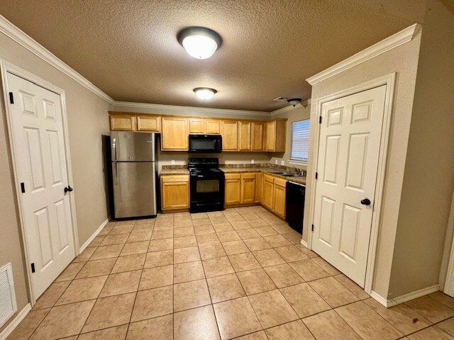 Building Photo - 1355 Oakland Ave