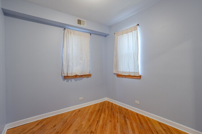 Building Photo - 3100 W Addison St