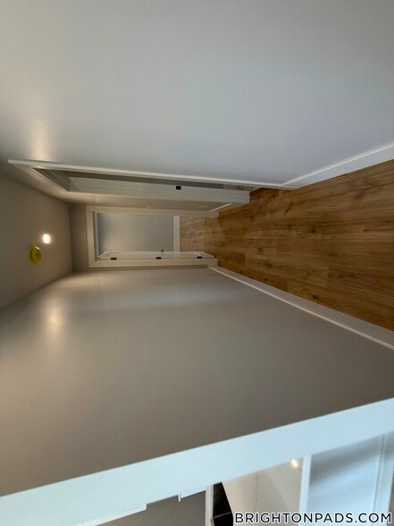 Building Photo - 124 Kenrick St