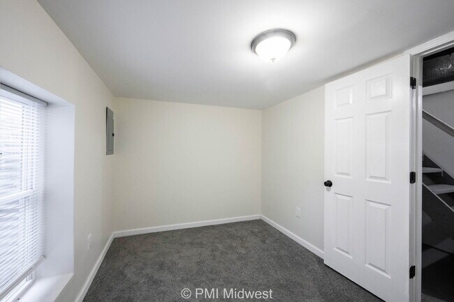 Building Photo - 514 N Chester Ave