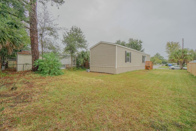 Building Photo - Modern Mobile Home in Waterfront Community