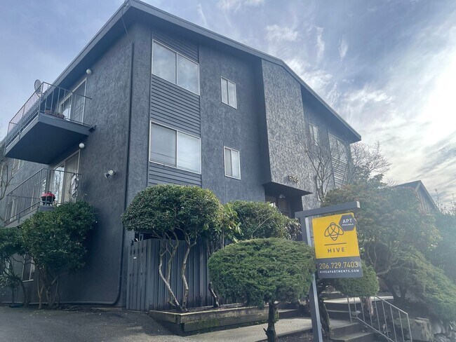 Building Photo - 8746 Phinney Ave N