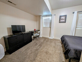 Building Photo - 676 Markea Ave
