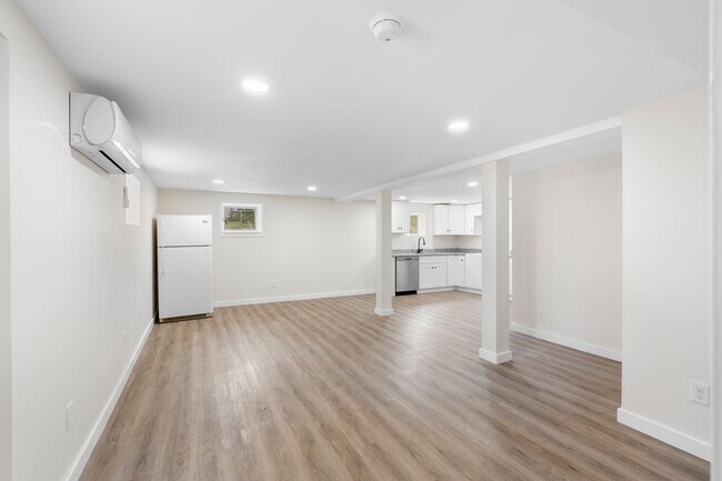 Building Photo - 1036 Seymour Ave