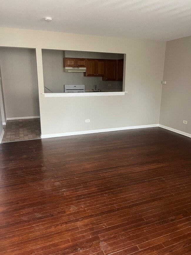 Building Photo - 8817 S Roberts Rd