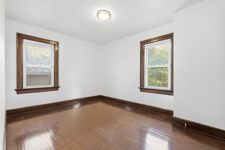 Building Photo - 904 Studer Ave