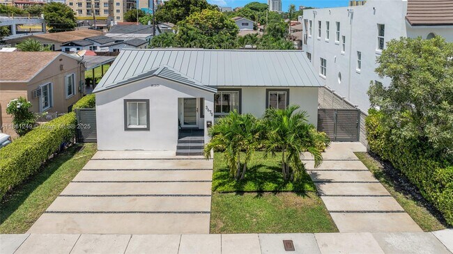 Building Photo - 3675 SW 26th St