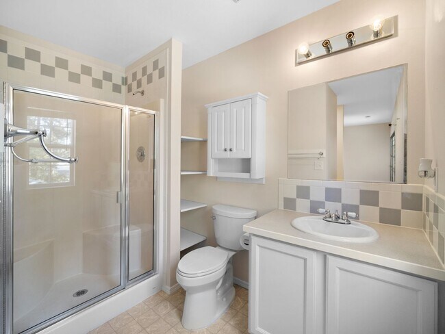 Building Photo - Spacious Home with Fenced Yard & Garage – ...