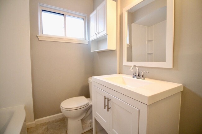 Building Photo - 30014 Lonnie Dr