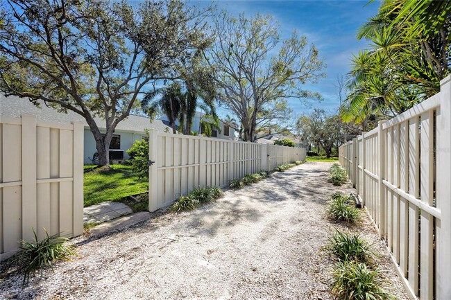 Building Photo - 944 SAN CARLOS Ct