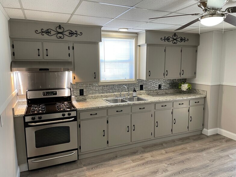 605 Walnut St. Apartments 605 Walnut St Highland IL 62249 Apartment