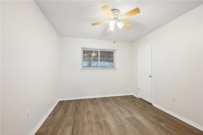 Building Photo - 103 Candy Cir