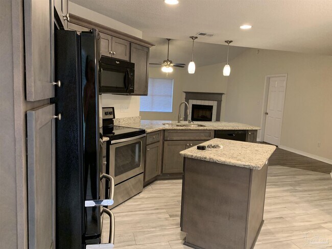 Building Photo - 4003 Lochmoor Dr