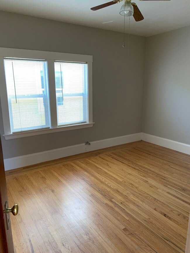 Front bedroom - 5495 Fairfax Ave