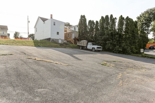 Building Photo - 175 S Enola Dr