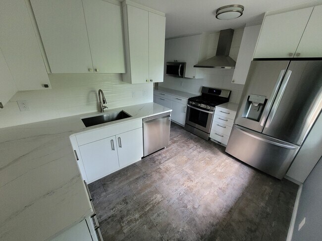 Building Photo - 25 E Schantz Ave