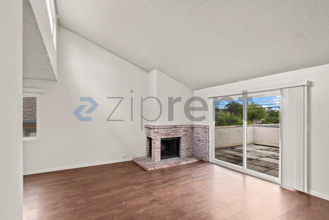 Building Photo - Unit 4