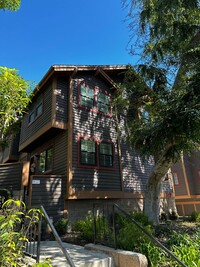Building Photo - Townhouse in the heart of Pasadena