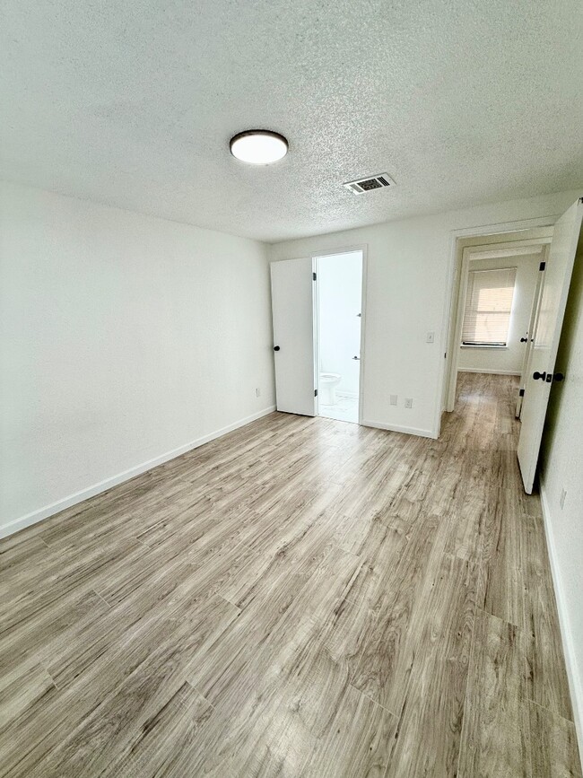 Building Photo - 8613 S Independence Ave