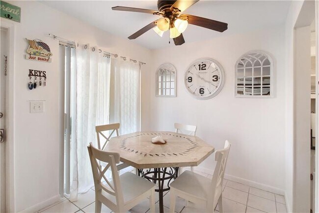 Building Photo - 3230 NE 13th St