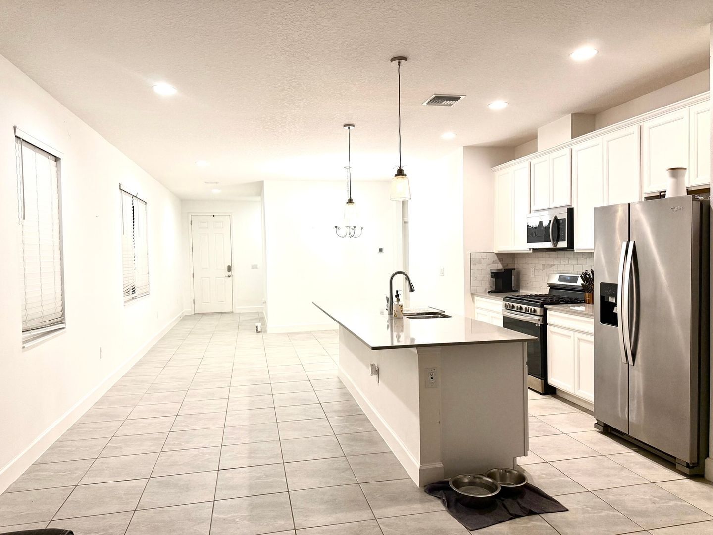 Building Photo - 5613 De Coronado Dr