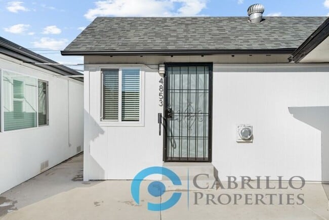 Building Photo - 4853 Mansfield St