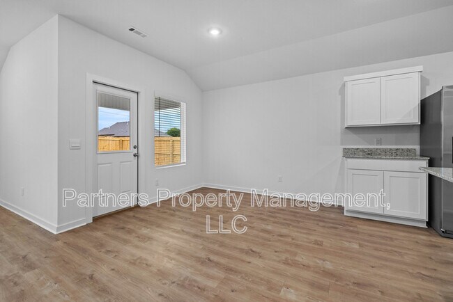 Building Photo - 941 Rentley St