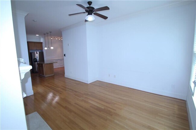 Building Photo - 11 Perimeter Center E