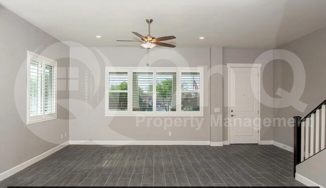 Building Photo - 1028 E Curry Rd
