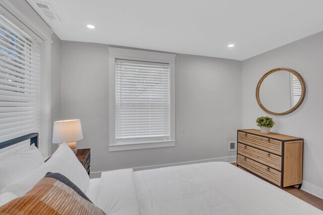 Building Photo - 1205 7th Ave