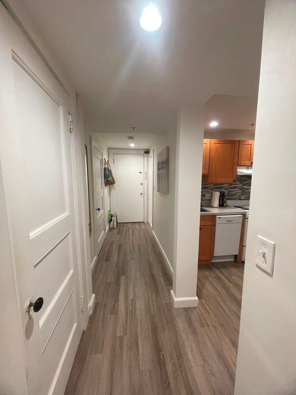 Building Photo - 472 Beacon St