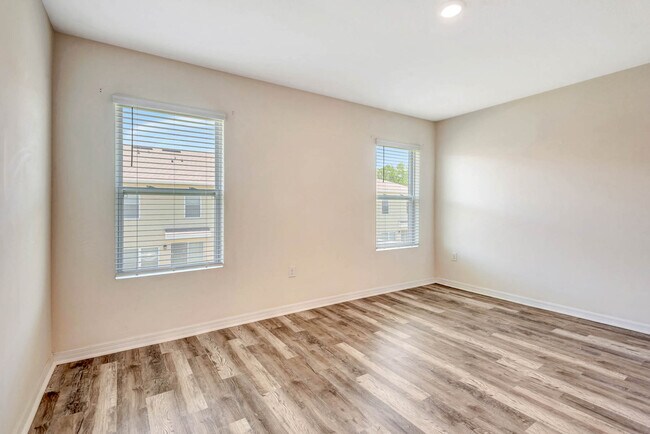 Building Photo - 8 Bella Oaks Dr