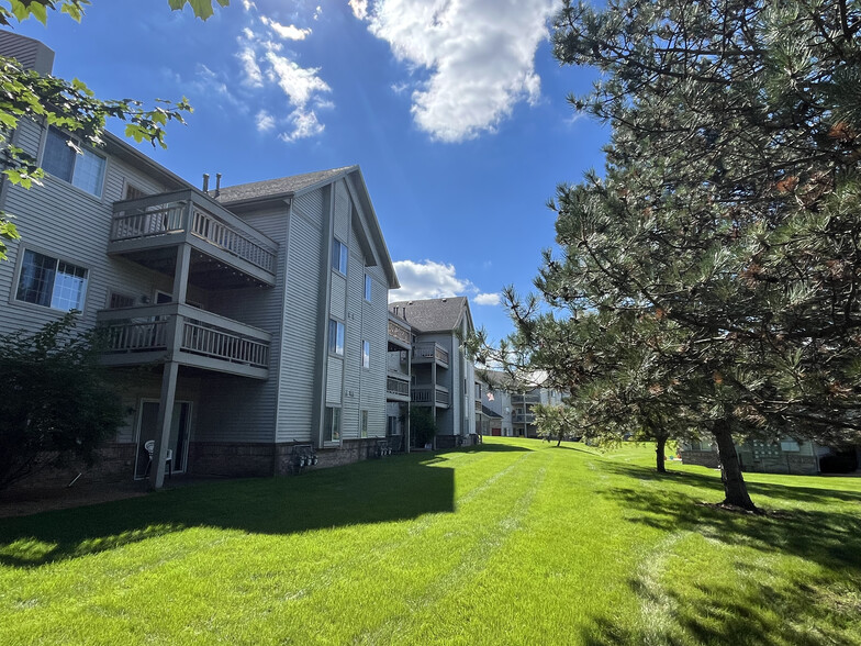 Primary Photo - Stone Creek Apartments