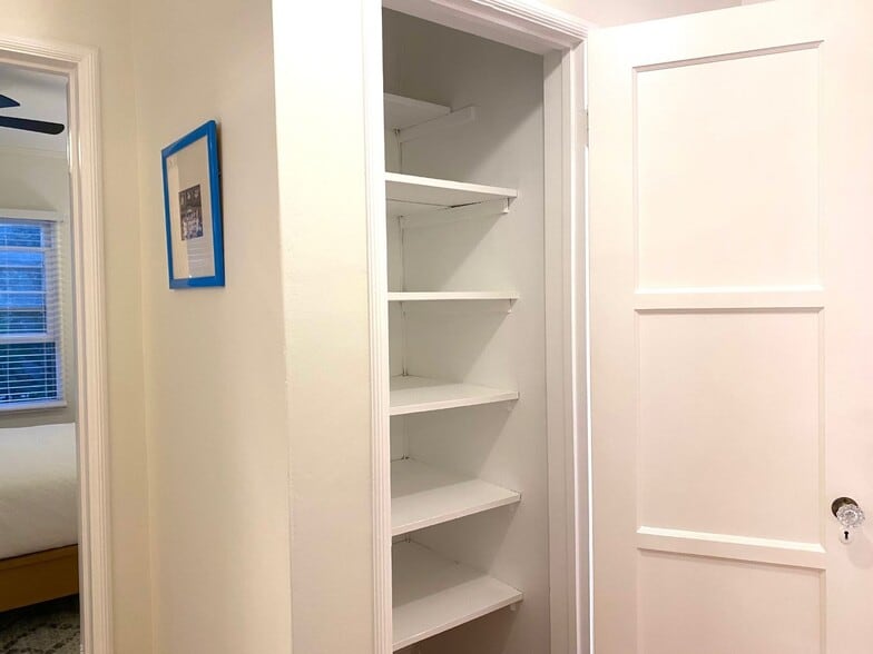 Hallway - 1286 Devon Ave