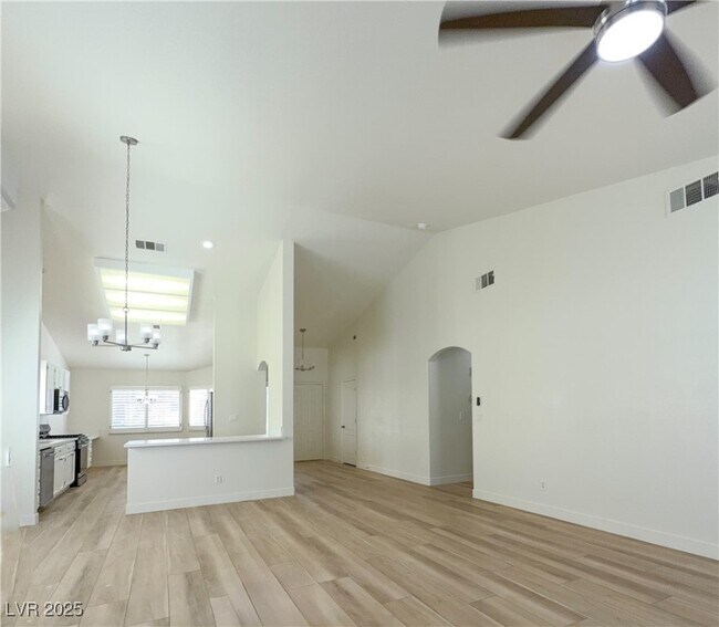 Building Photo - 1738 Navarre Ln