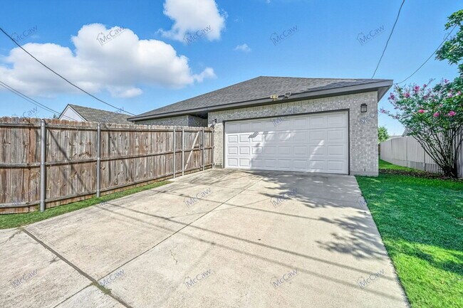 Building Photo - 10022 Everton Pl