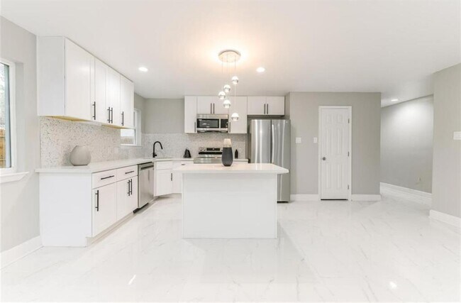 Building Photo - 5763 Easthampton Dr