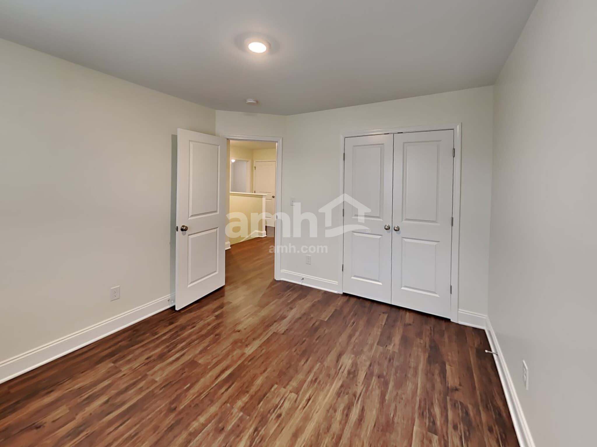 Building Photo - 5208 Valor Dr