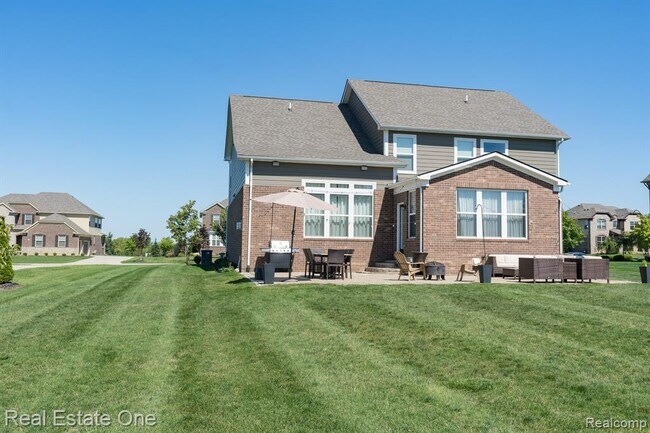 Building Photo - 124 Oakland Crest Dr